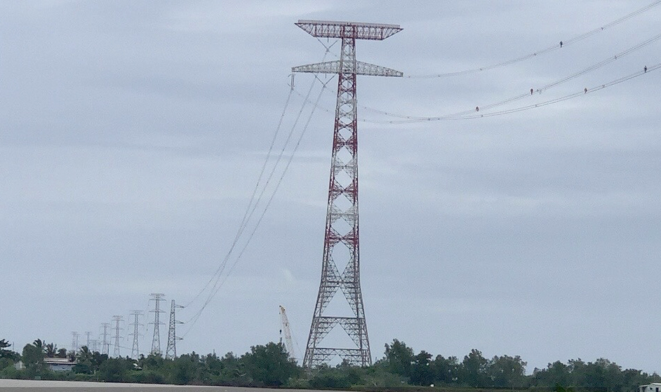 EVNNPT energizes series of power grid projects